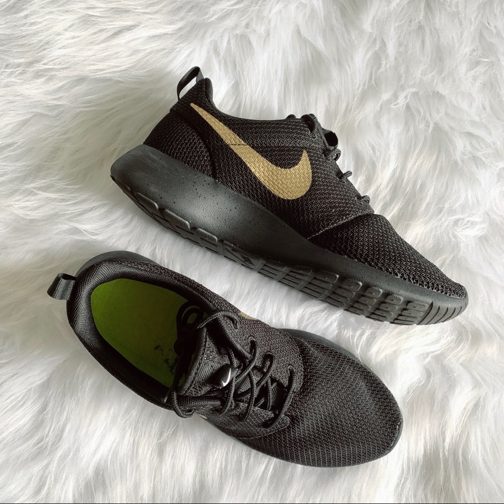 NIKE - black sneakers - Picture 1 of 9